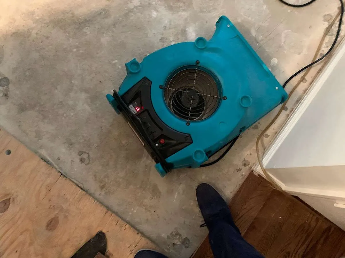 Air mover drying subfloor during Leak Detection & Repair in Dry Run